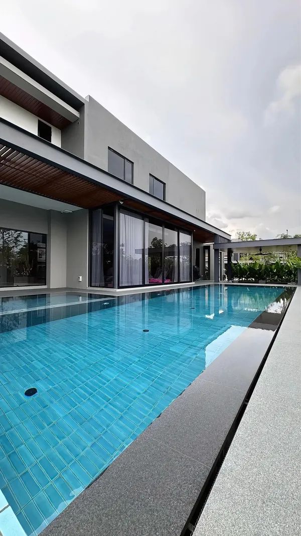 NEED PROFESSIONAL SWIMMING POOL RENOVATION SERVICES IN SINGAPORE?